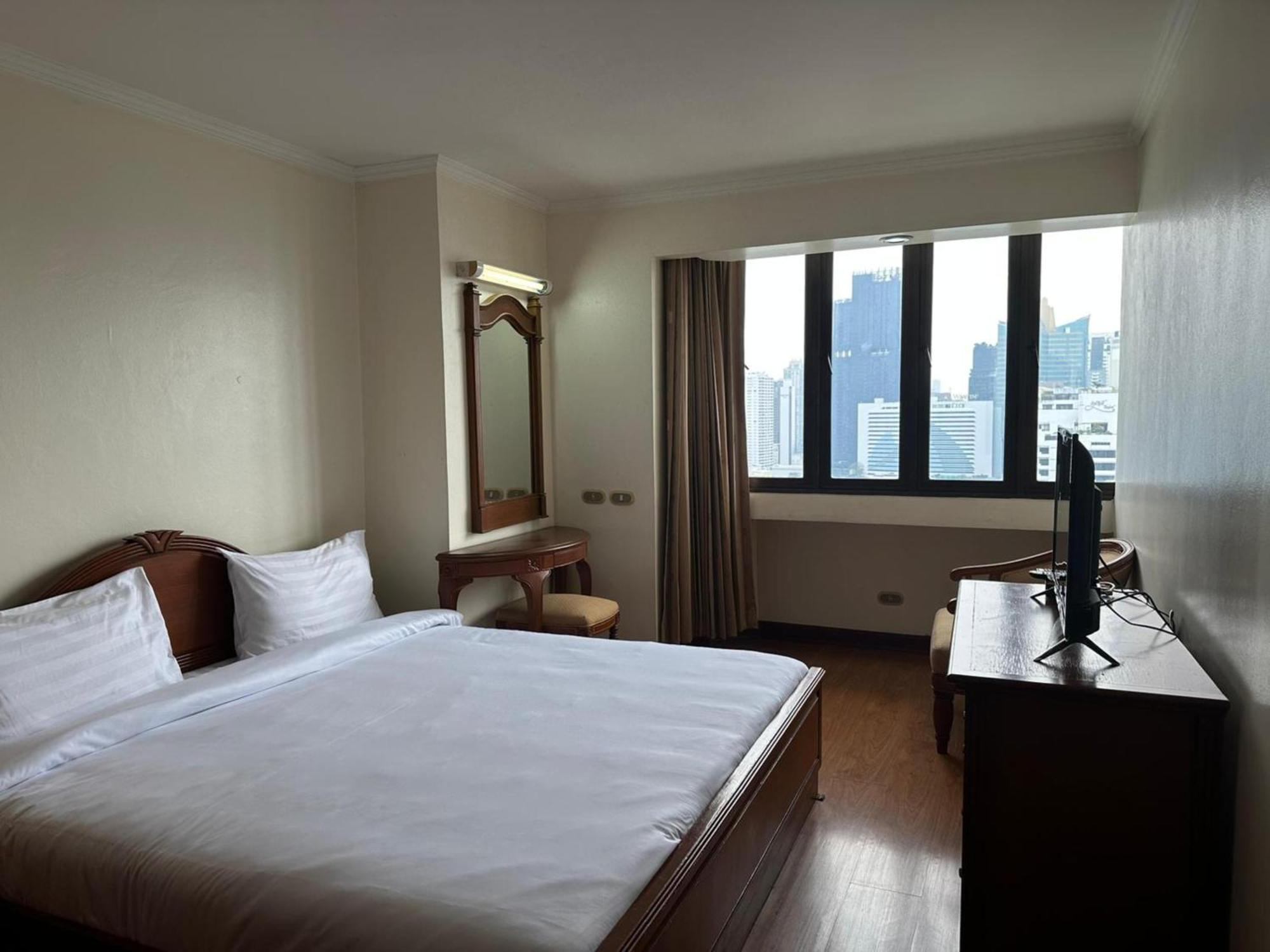 Fully Furnished Omni Tower Apartments Nana - Sukhumvit Soi 4 Bangkok Luaran gambar