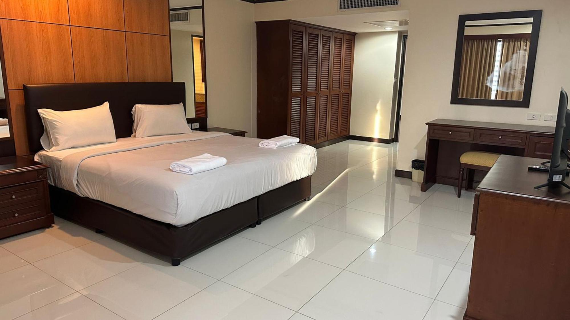 Fully Furnished Omni Tower Apartments Nana - Sukhumvit Soi 4 Bangkok Luaran gambar