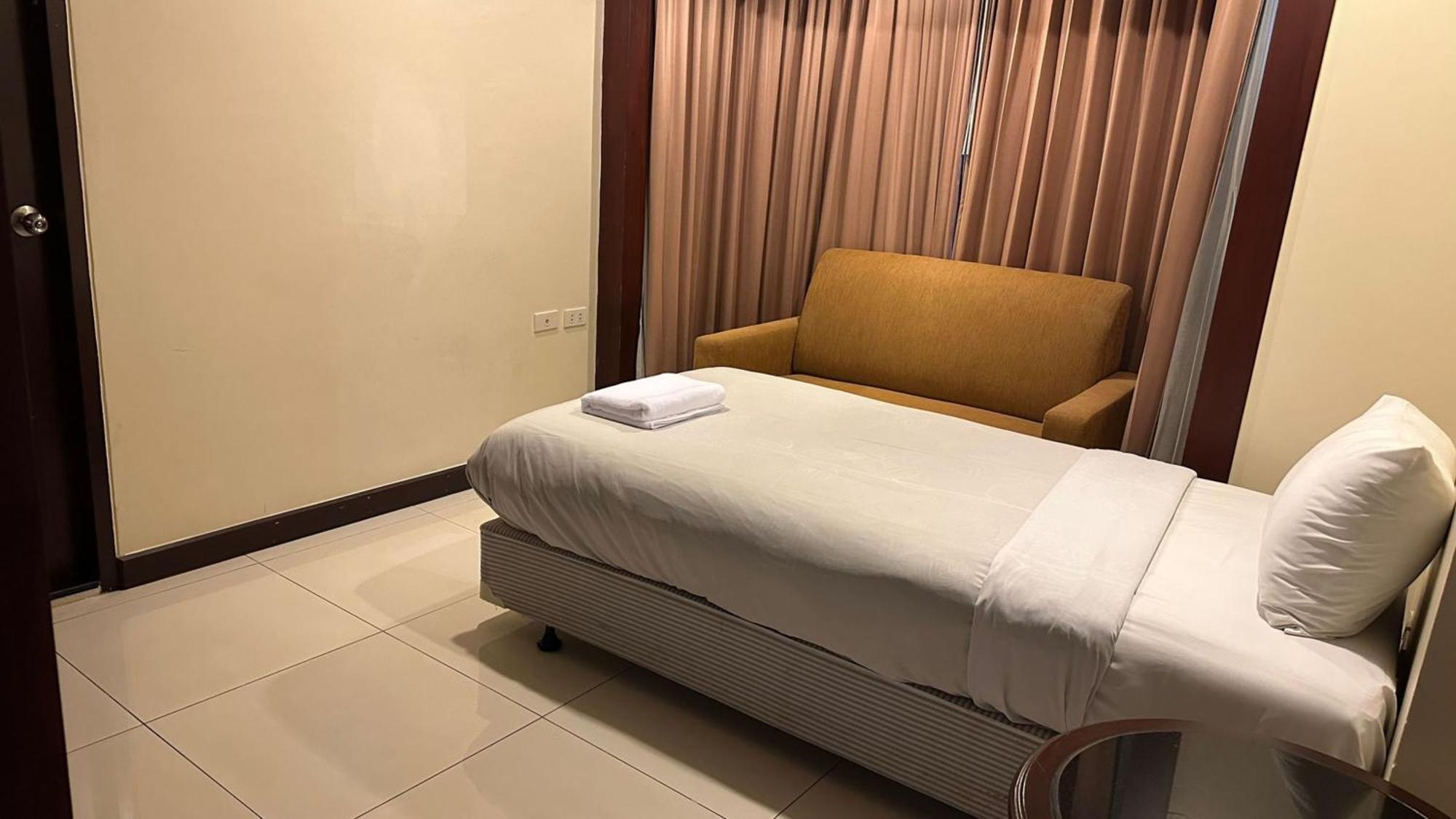 Fully Furnished Omni Tower Apartments Nana - Sukhumvit Soi 4 Bangkok Luaran gambar