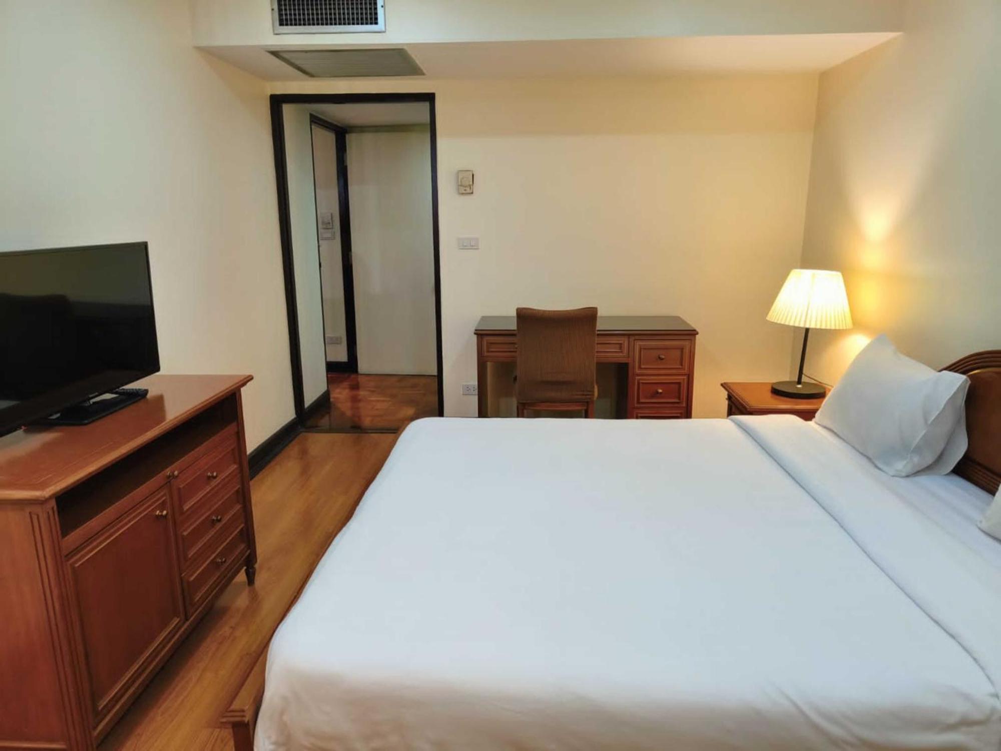 Fully Furnished Omni Tower Apartments Nana - Sukhumvit Soi 4 Bangkok Luaran gambar