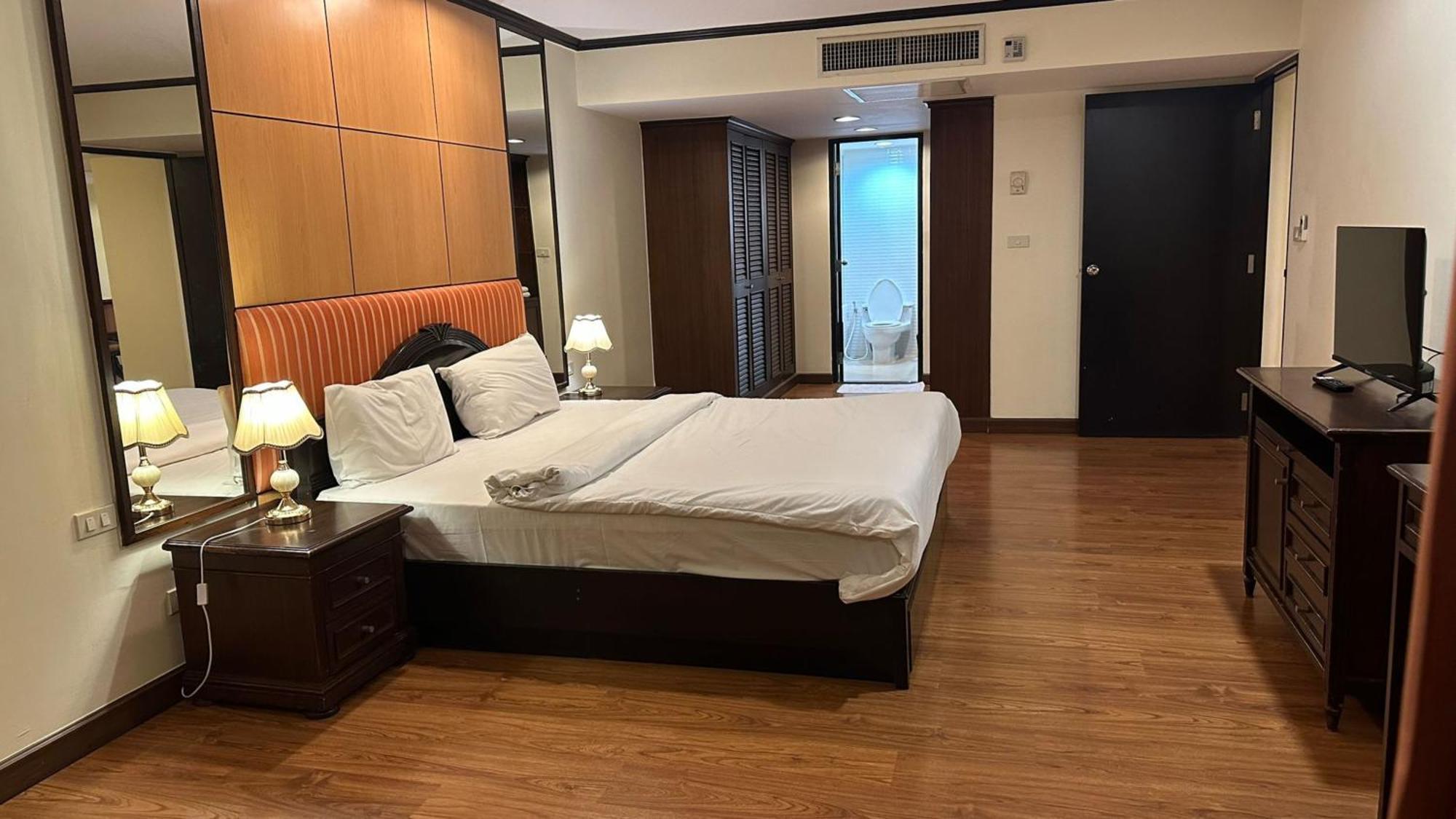 Fully Furnished Omni Tower Apartments Nana - Sukhumvit Soi 4 Bangkok Luaran gambar