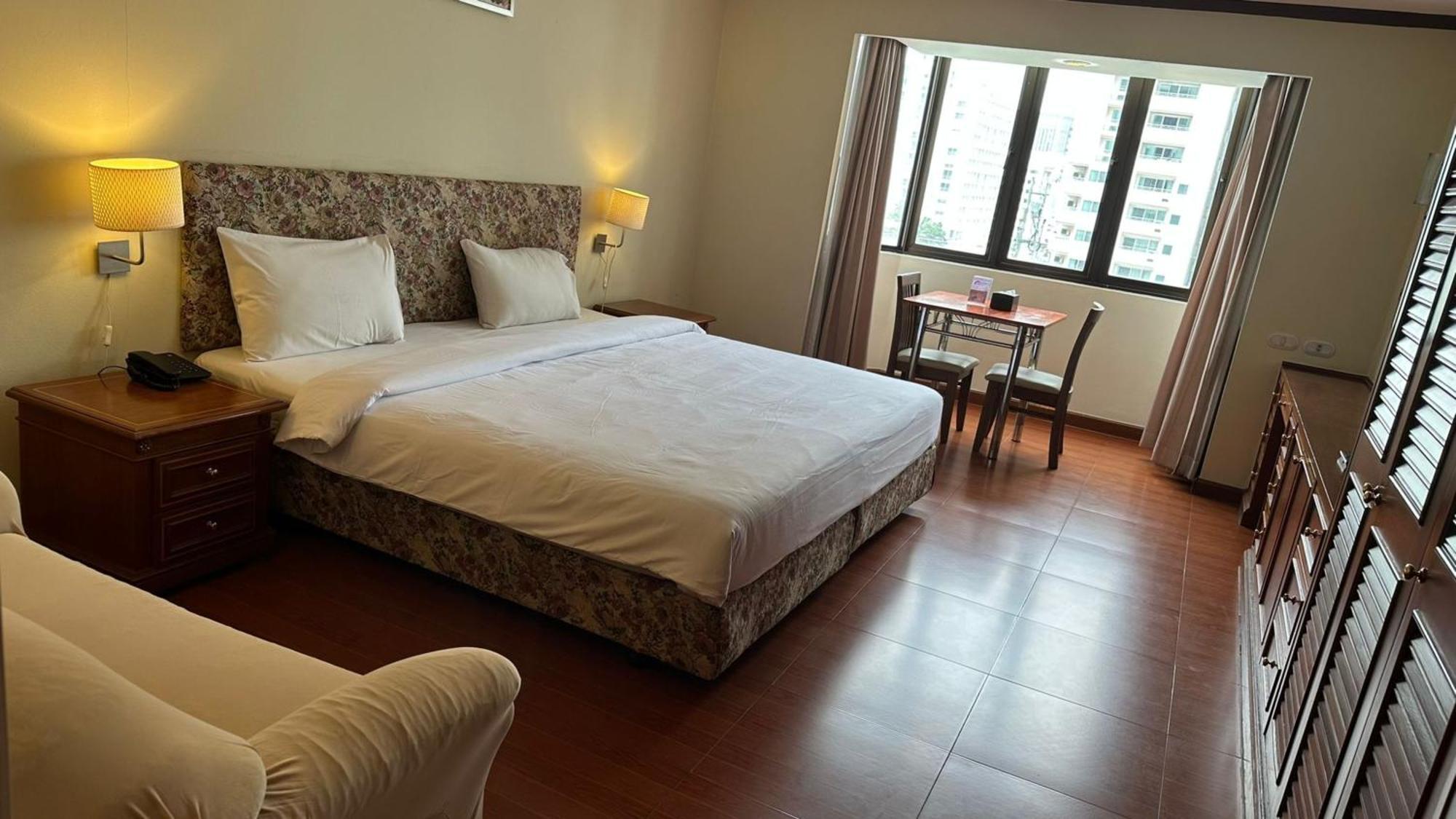 Fully Furnished Omni Tower Apartments Nana - Sukhumvit Soi 4 Bangkok Luaran gambar