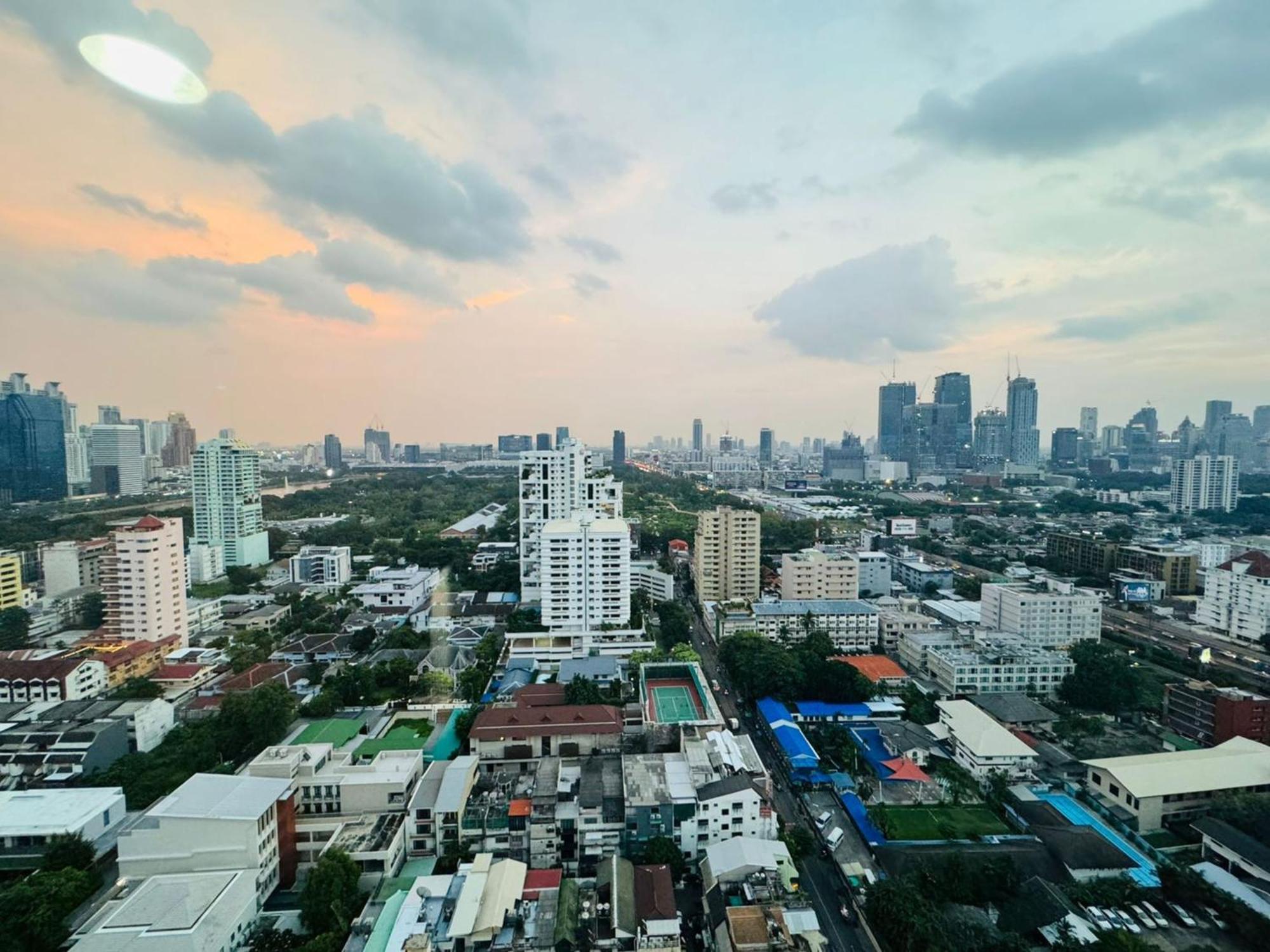 Fully Furnished Omni Tower Apartments Nana - Sukhumvit Soi 4 Bangkok Luaran gambar