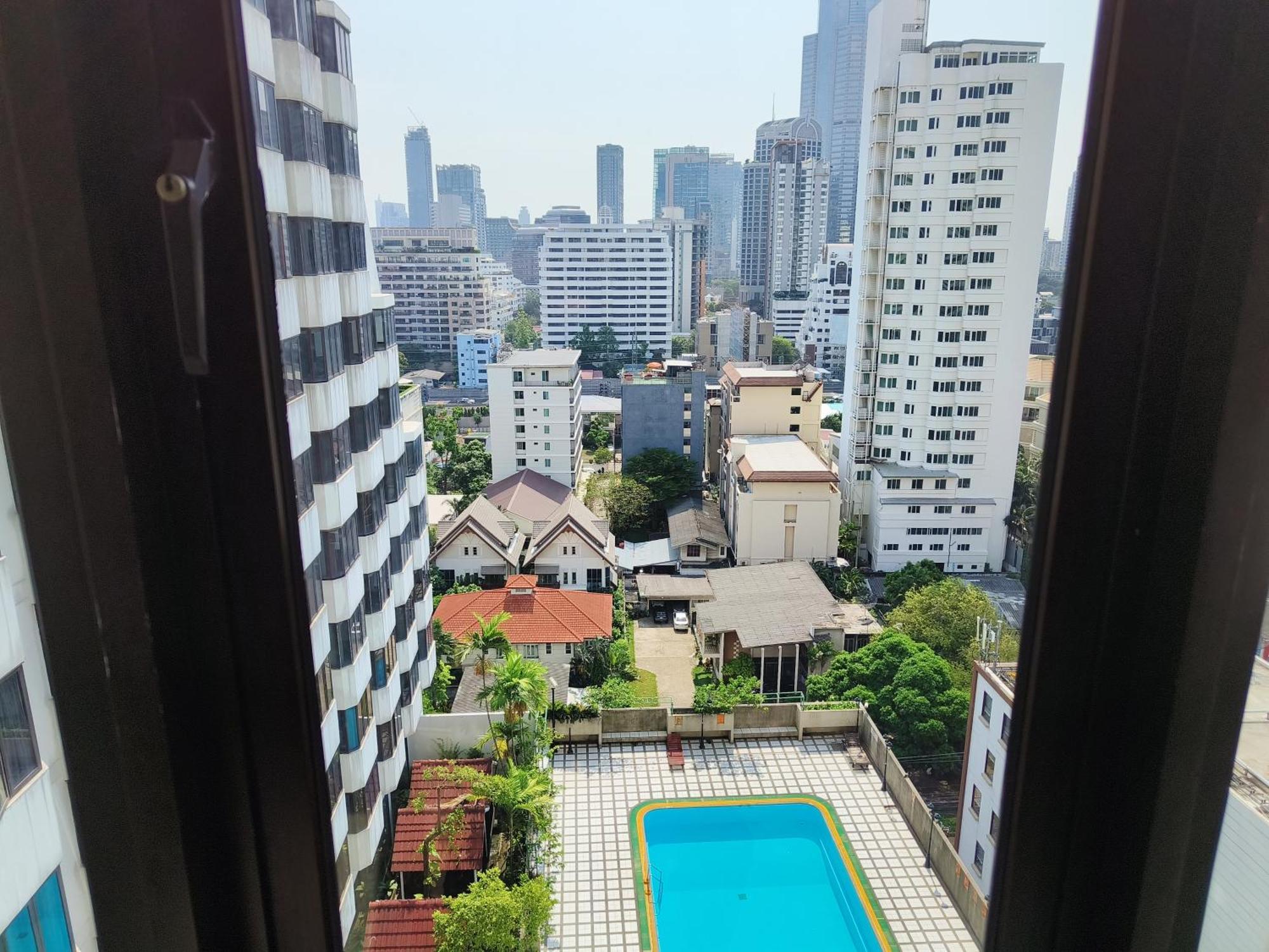 Fully Furnished Omni Tower Apartments Nana - Sukhumvit Soi 4 Bangkok Luaran gambar