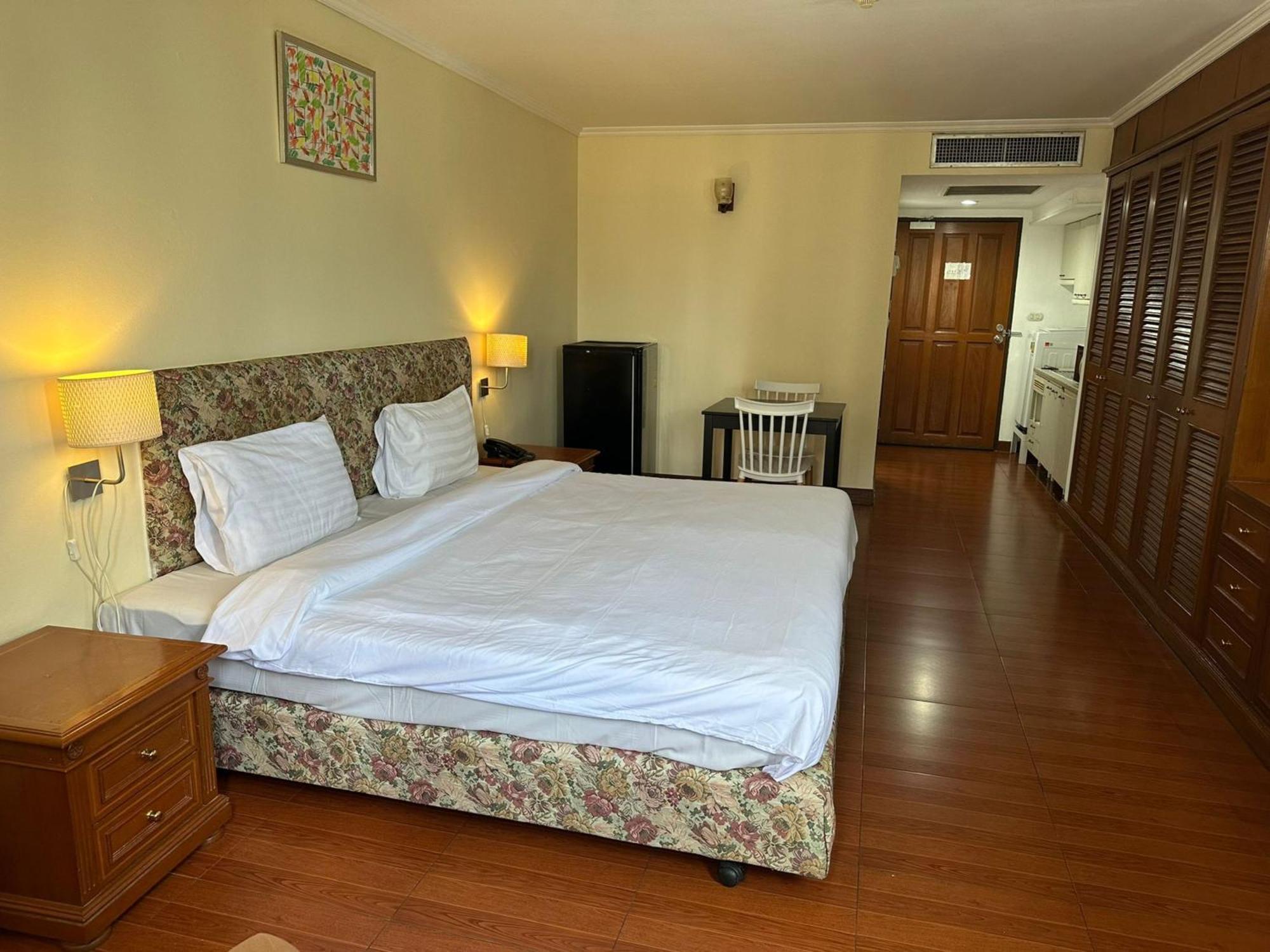 Fully Furnished Omni Tower Apartments Nana - Sukhumvit Soi 4 Bangkok Luaran gambar
