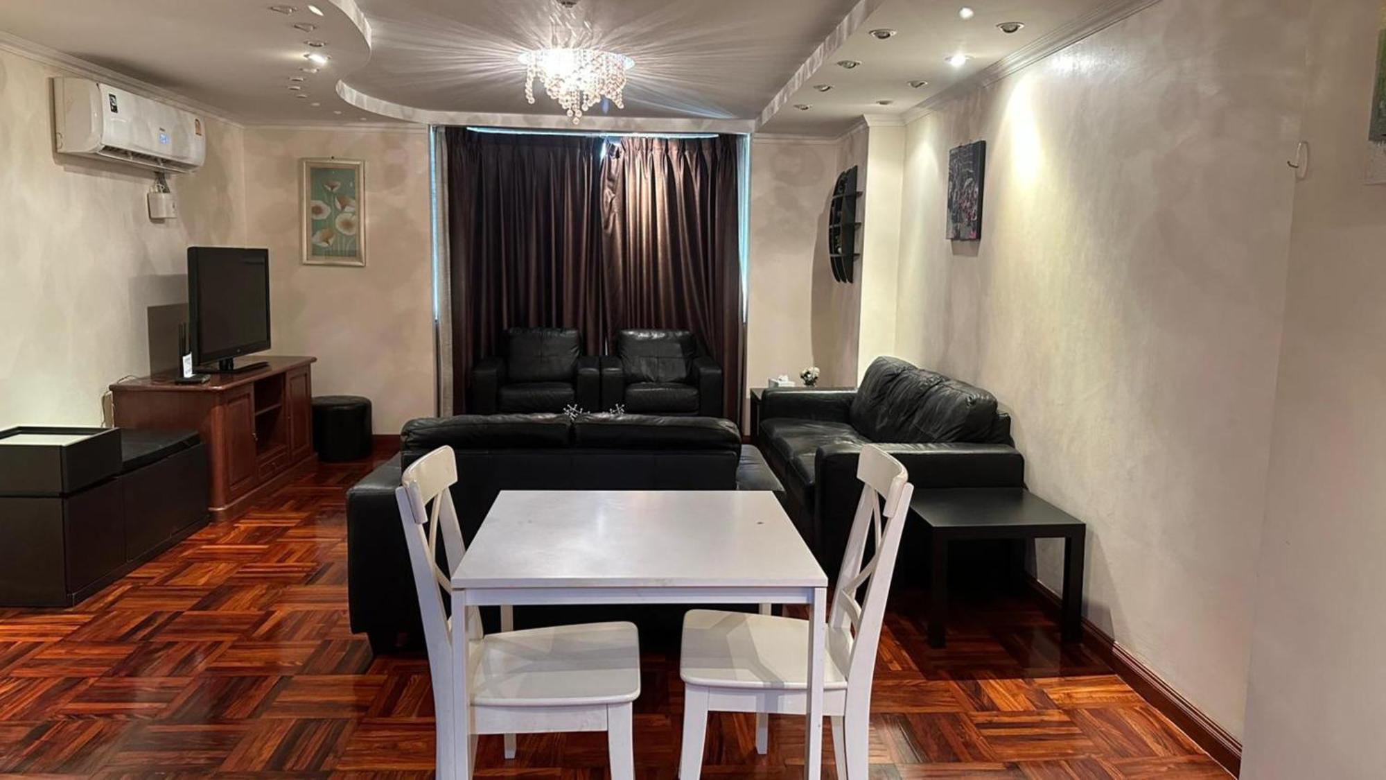 Fully Furnished Omni Tower Apartments Nana - Sukhumvit Soi 4 Bangkok Luaran gambar