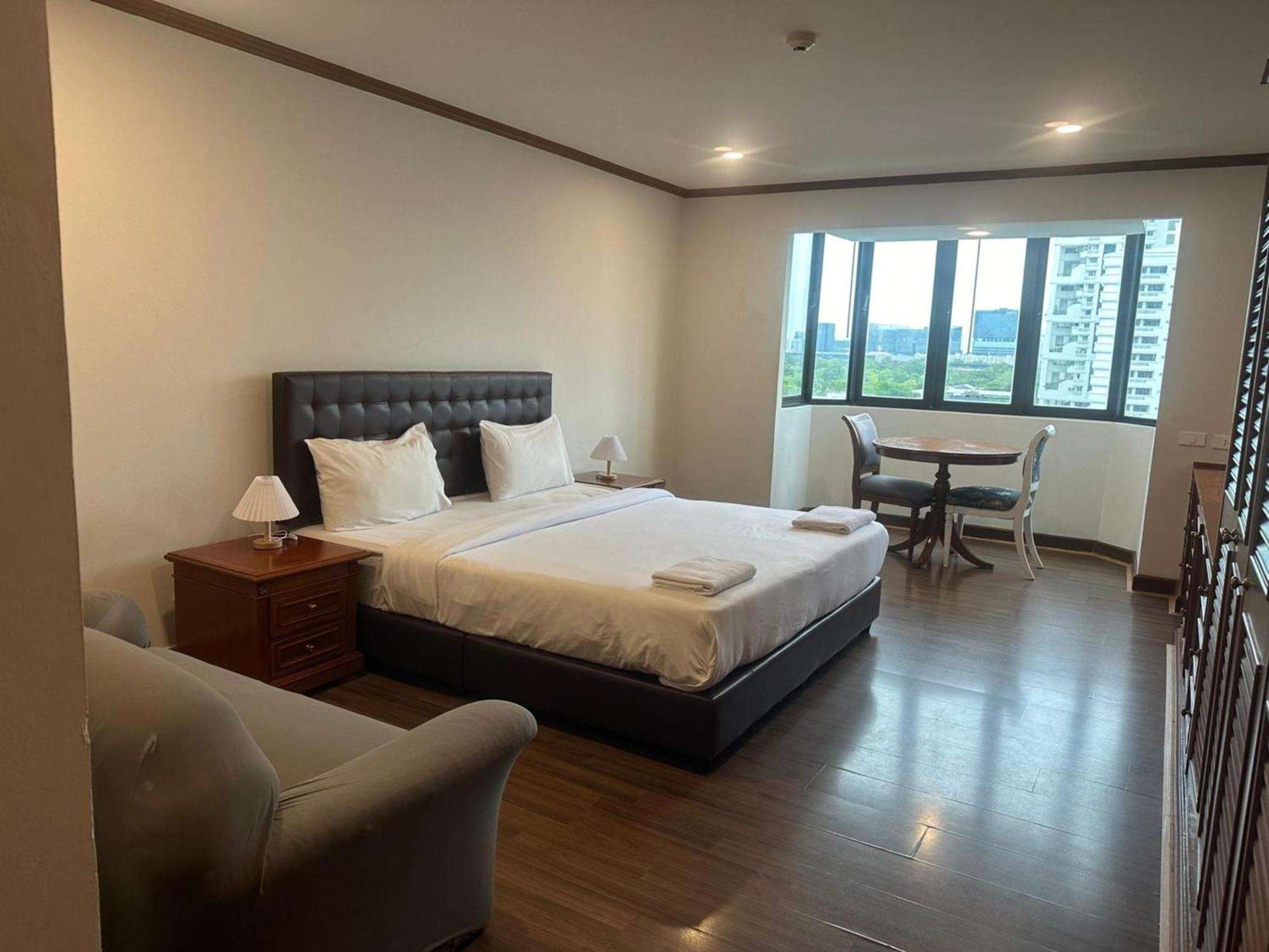 Fully Furnished Omni Tower Apartments Nana - Sukhumvit Soi 4 Bangkok Luaran gambar