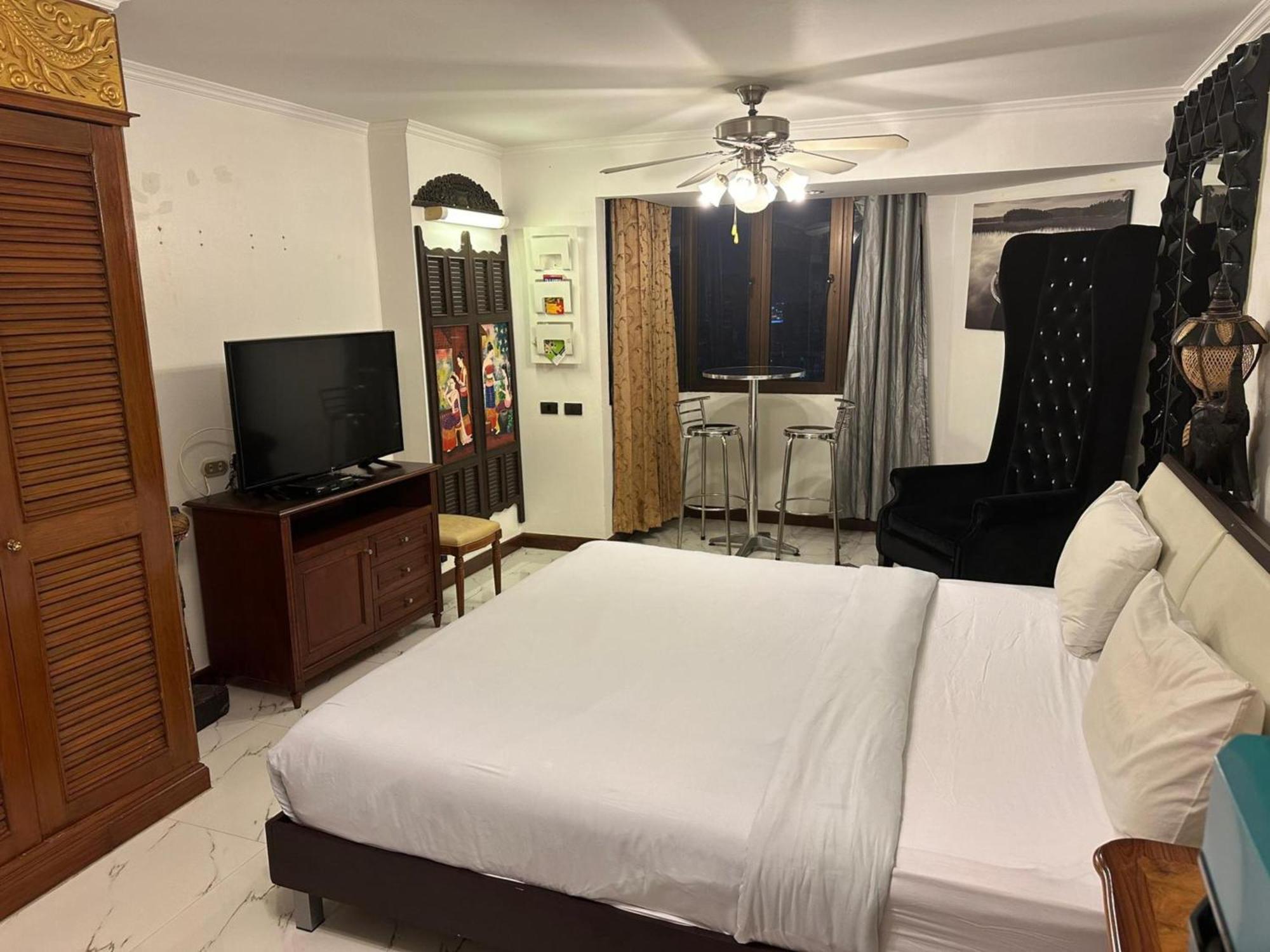 Fully Furnished Omni Tower Apartments Nana - Sukhumvit Soi 4 Bangkok Luaran gambar