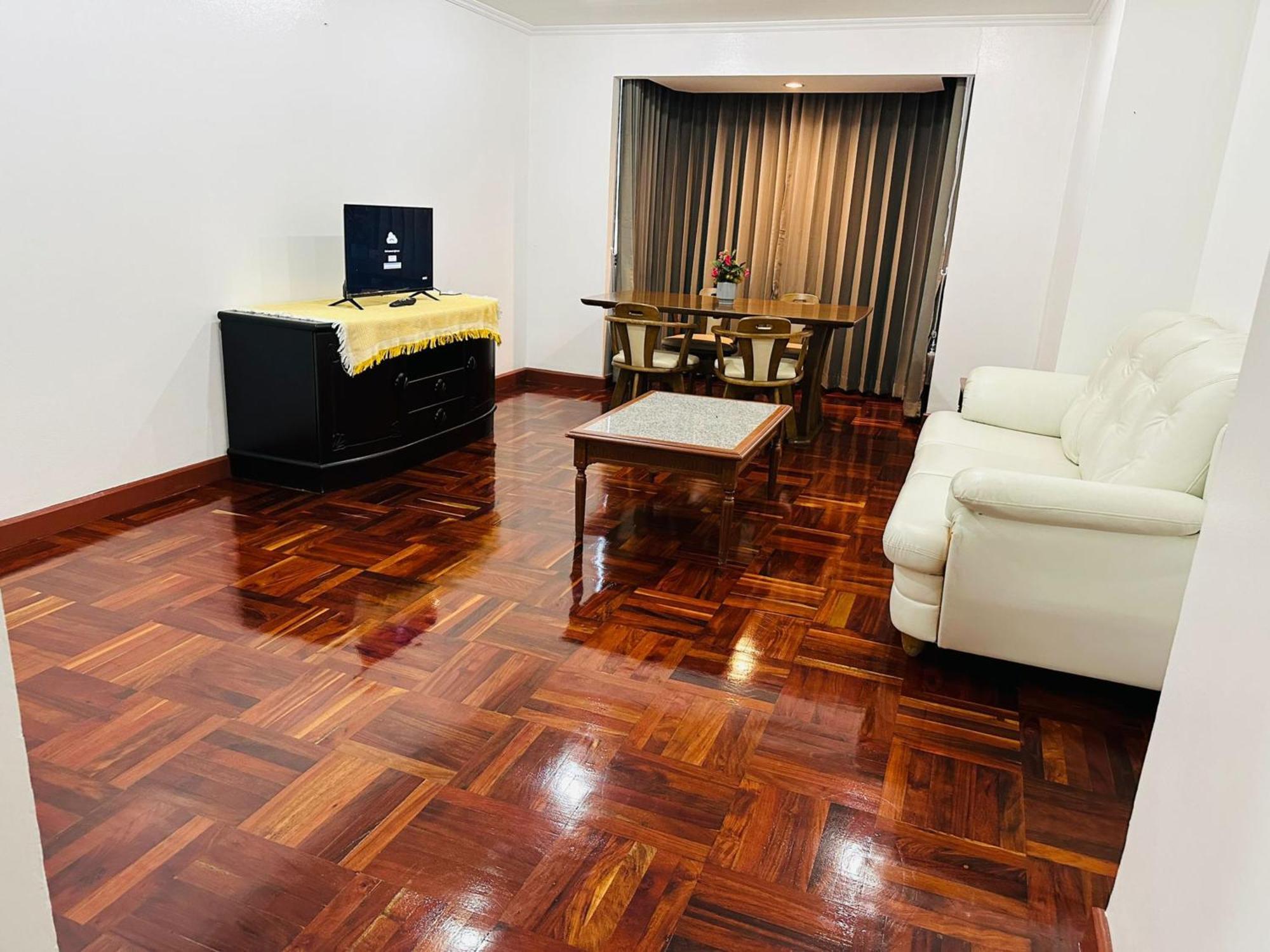 Fully Furnished Omni Tower Apartments Nana - Sukhumvit Soi 4 Bangkok Luaran gambar