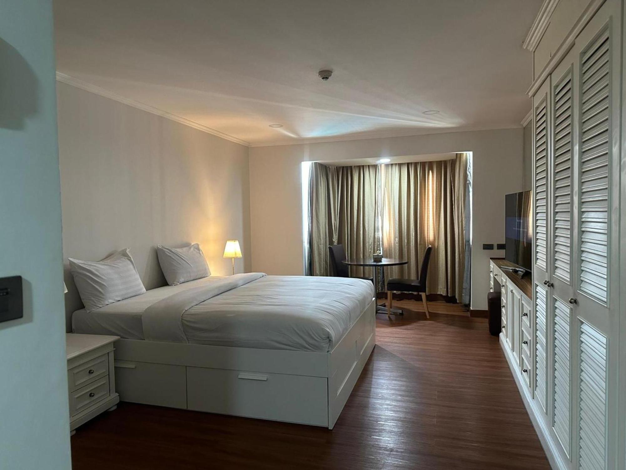 Fully Furnished Omni Tower Apartments Nana - Sukhumvit Soi 4 Bangkok Luaran gambar