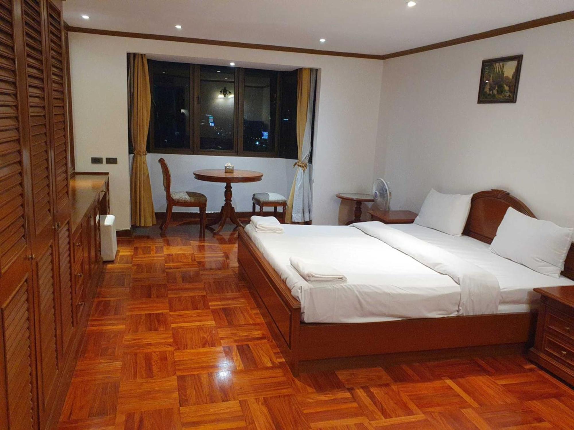 Fully Furnished Omni Tower Apartments Nana - Sukhumvit Soi 4 Bangkok Luaran gambar